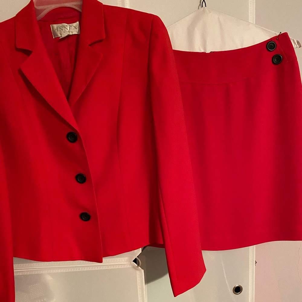 BOGO 1/2 OFF: Red skirt suit with black buttons size 6P 🔺